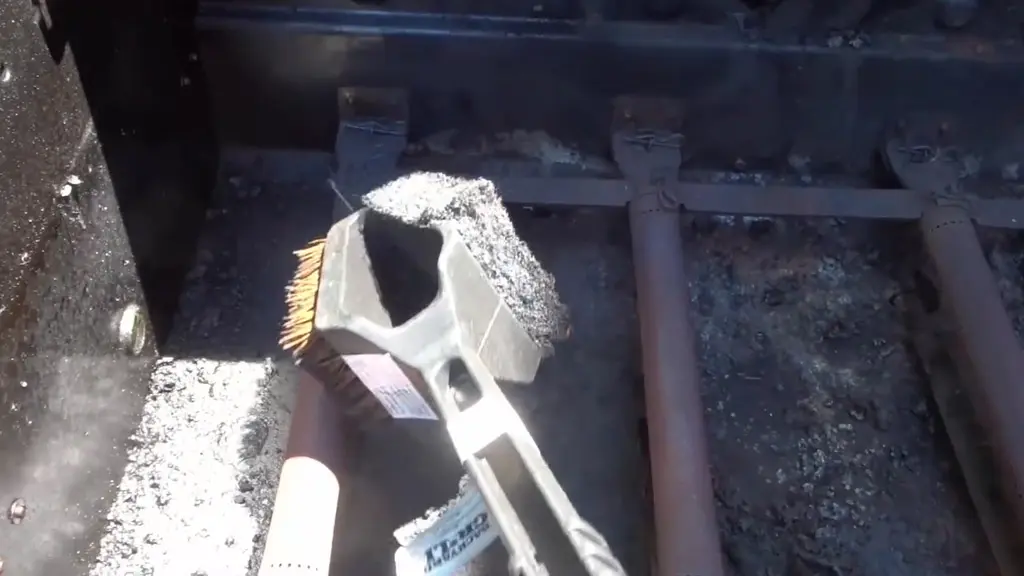clean the burner of charbroil grill